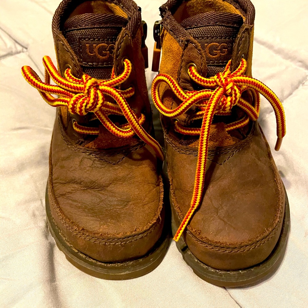 Boy boots